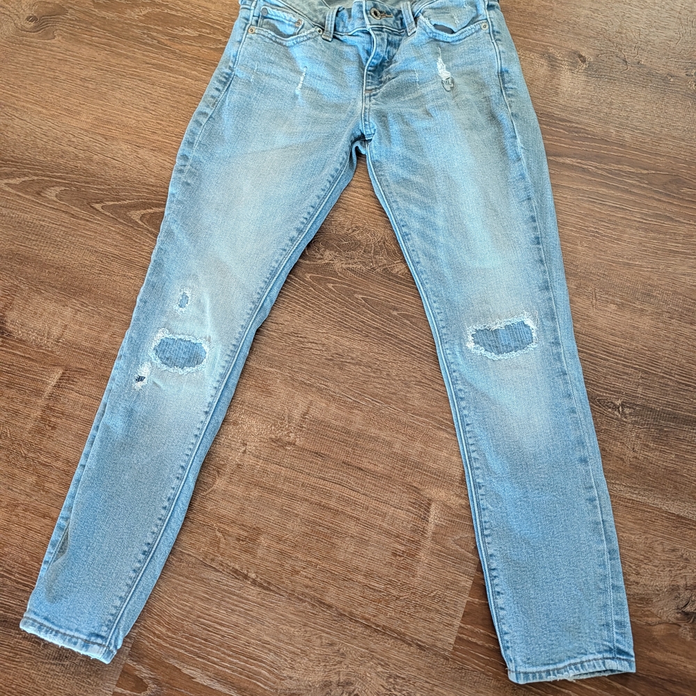 Lucky Brand Women's Light Wash Distressed Skinny Jeans